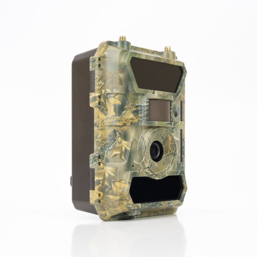 The PNI Hunting 400C PRO 24 MP game camera kit includes a housing and a security cable