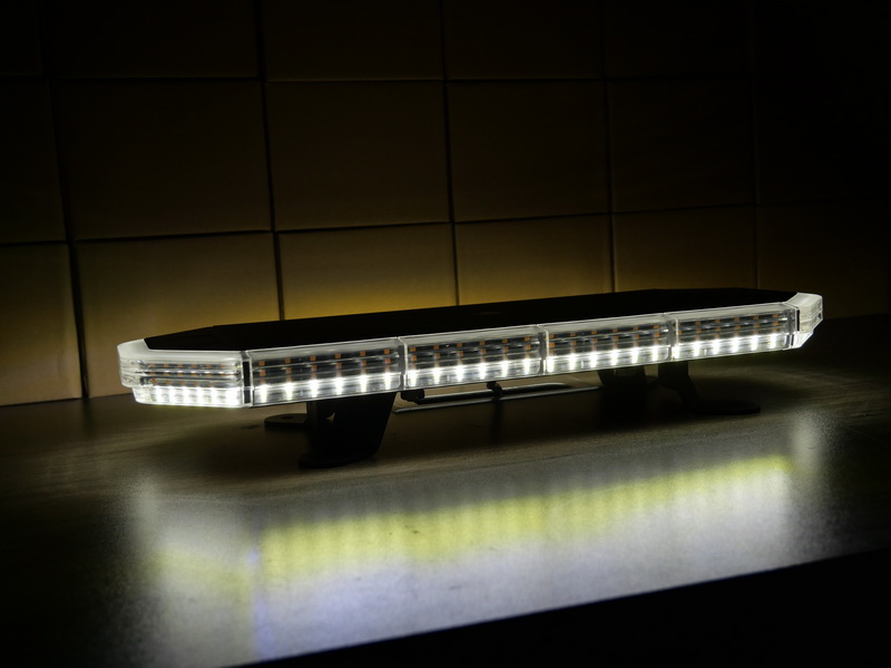 LED svetelná rampa 440mm, červeno/modro/biela, magnet 10-30V, ECE R65