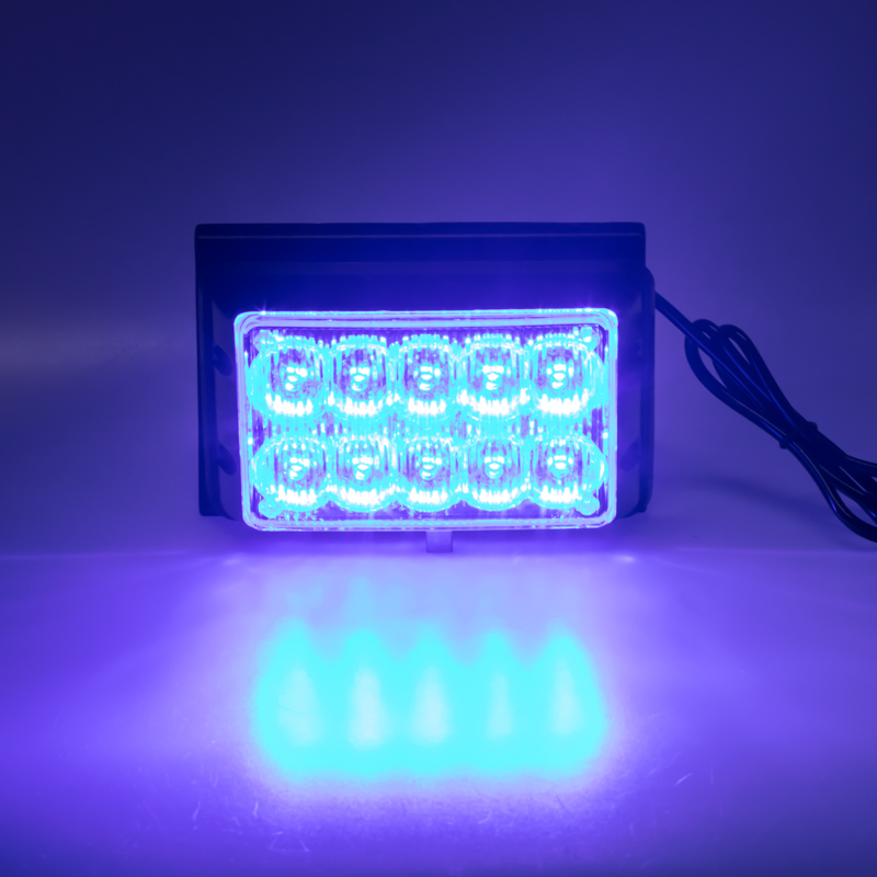 Rozsvícený LED predátor