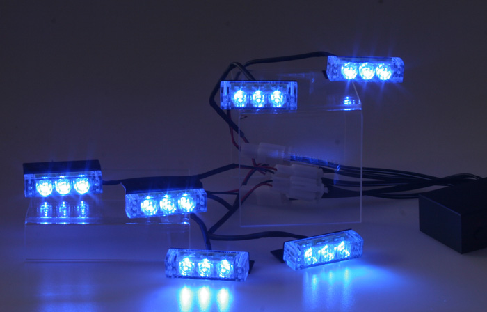 Pohľad na rozsvietený modrý LED predátor