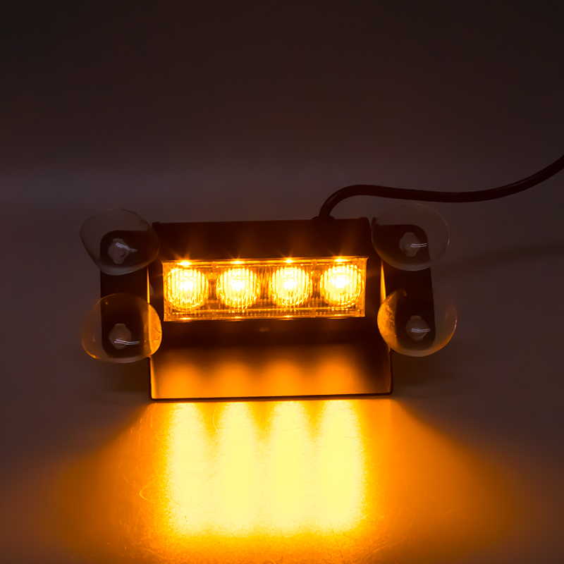 Rozsvietený LED predátor